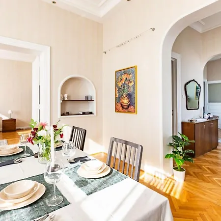Missafir Historical Flat With Sea View In Beyoglu Apartment