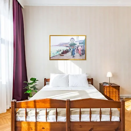 Missafir Historical Flat With Sea View In Beyoglu *