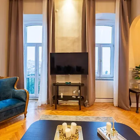 Missafir Historical Flat With Sea View In Beyoglu Istanbul